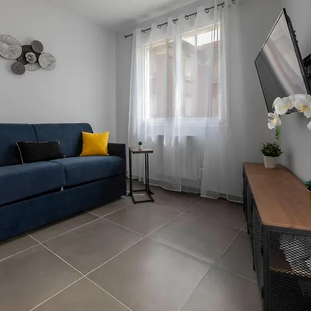 Loc Trotteur Le Graphite T2 Grand Confort Terrasse Apartment Lourdes